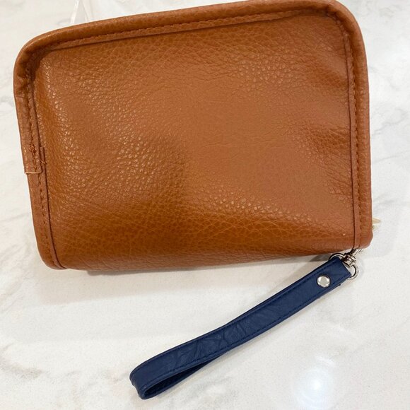 Shinola Detroit Flagship Amenity Kit Designed American Airlines Tan Leather Bag - Picture 8 of 8